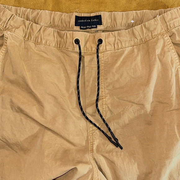 AMERICAN EAGLE NEXT LEVEL FLEX JOGGERS… khaki. Size Medium. - Picture 4 of 6